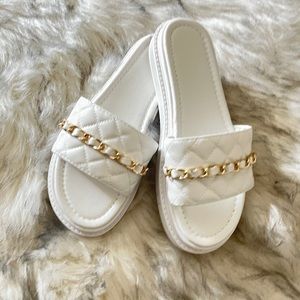 Chain Decor Quilted Slide Sandals Size 6.5